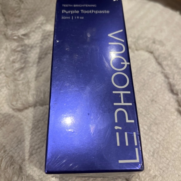 Purple Toothpaste for Teeth Whitening NEW - Picture 2 of 2